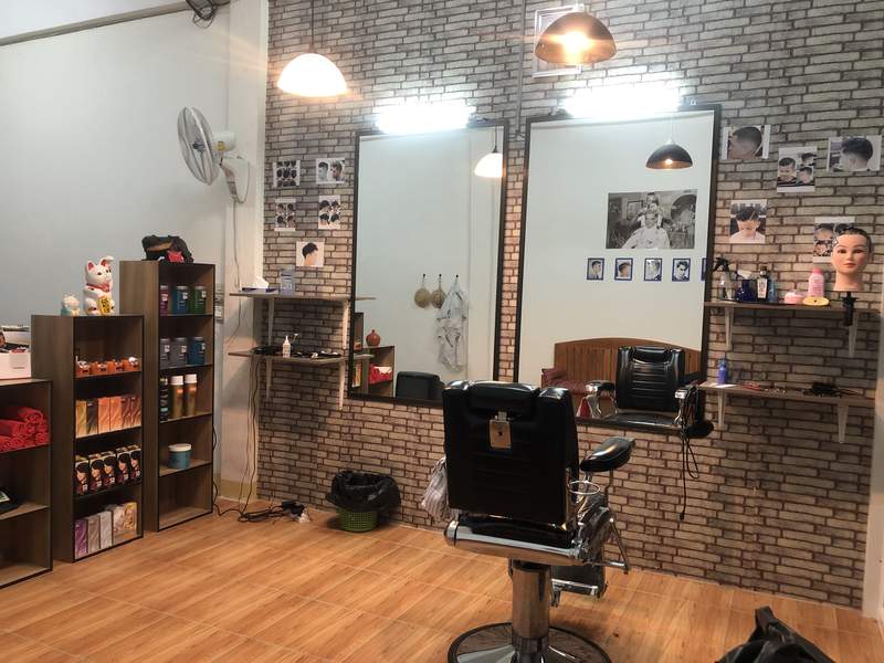 ร้านตัดผมชาย The Esquire Barber Club (Ekkamai 10)
